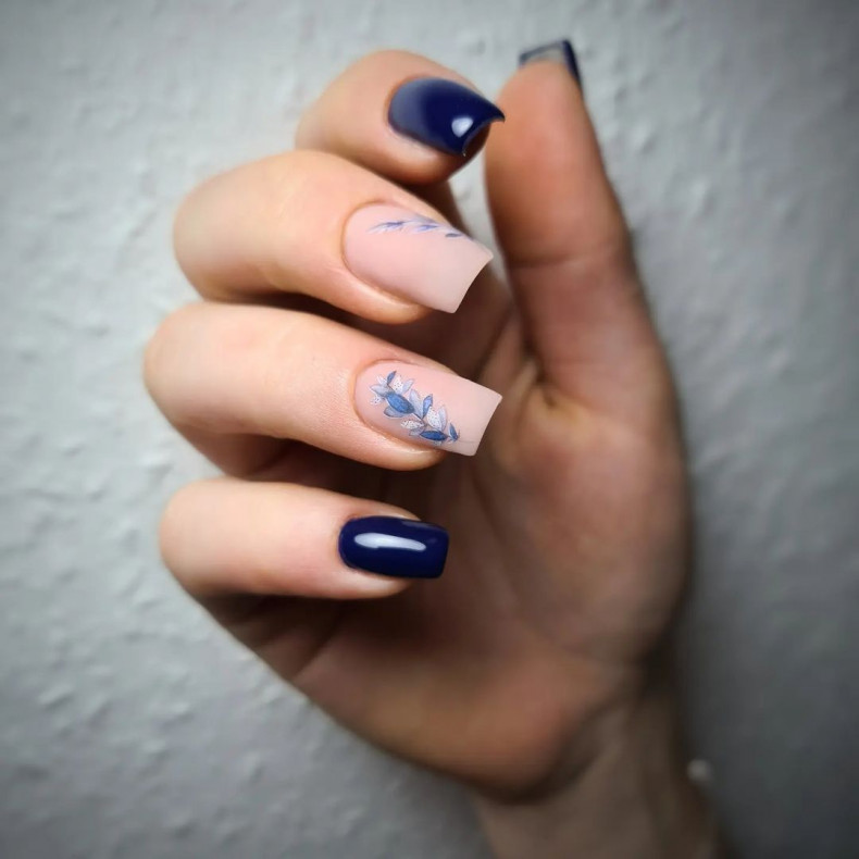 Blaue matte eckige, photo - Maniküre Marina