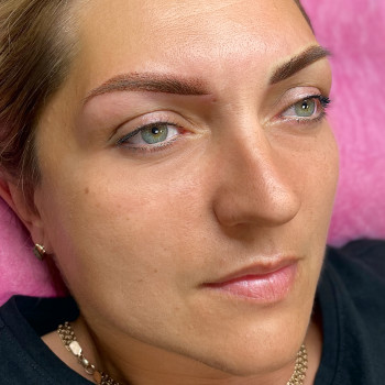 Перманентный макияж бровей в технике напыление