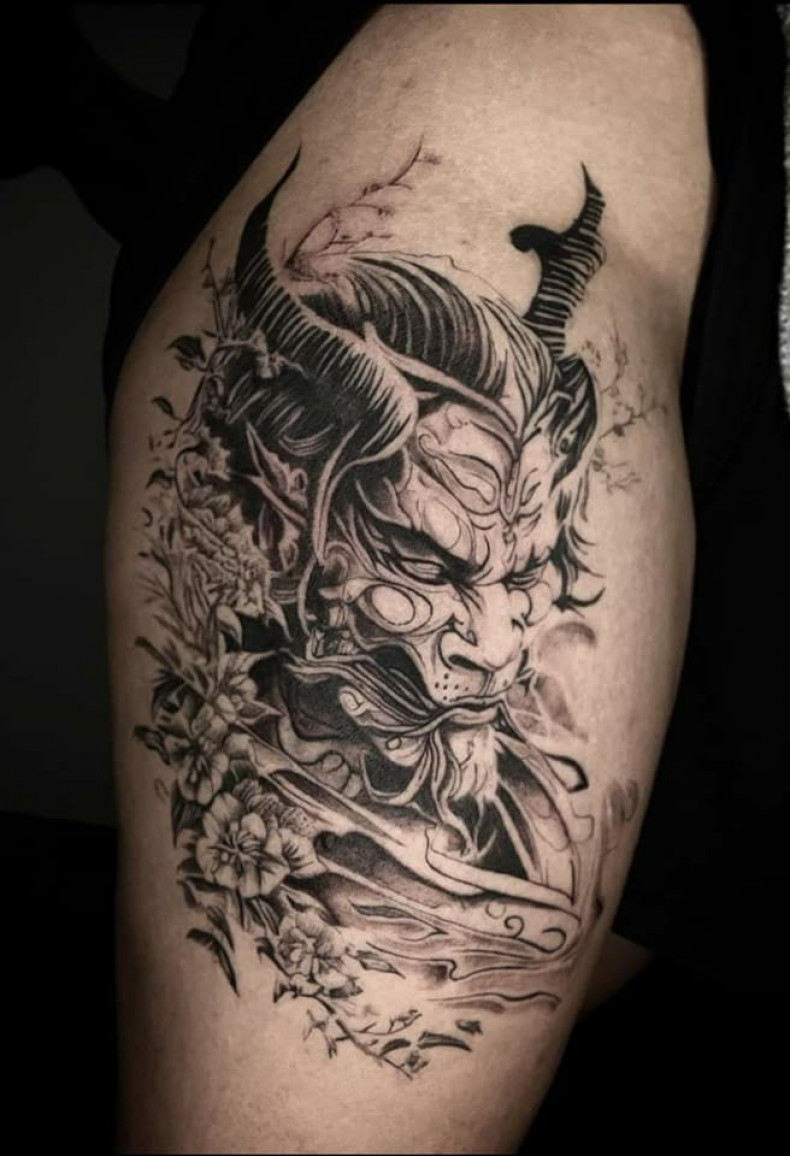 Demon Oberschenkel horror, photo - Tattoo-Studio Black Birds