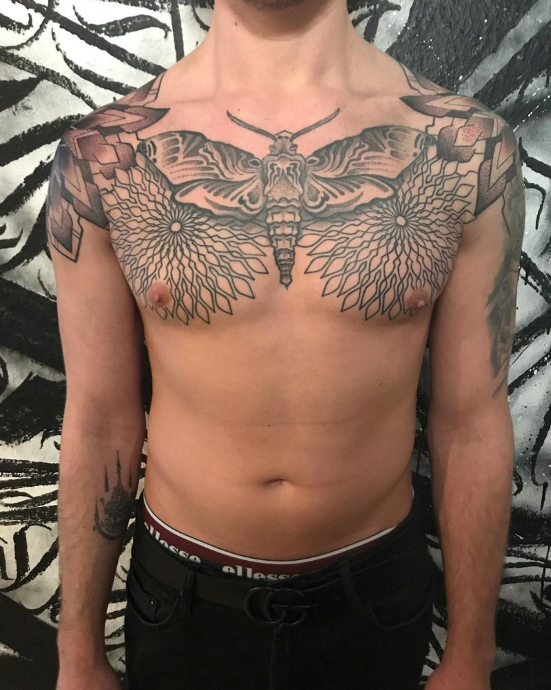 Männer mandala motten, photo - Tattoo-Studio Hinter dem Spiegel