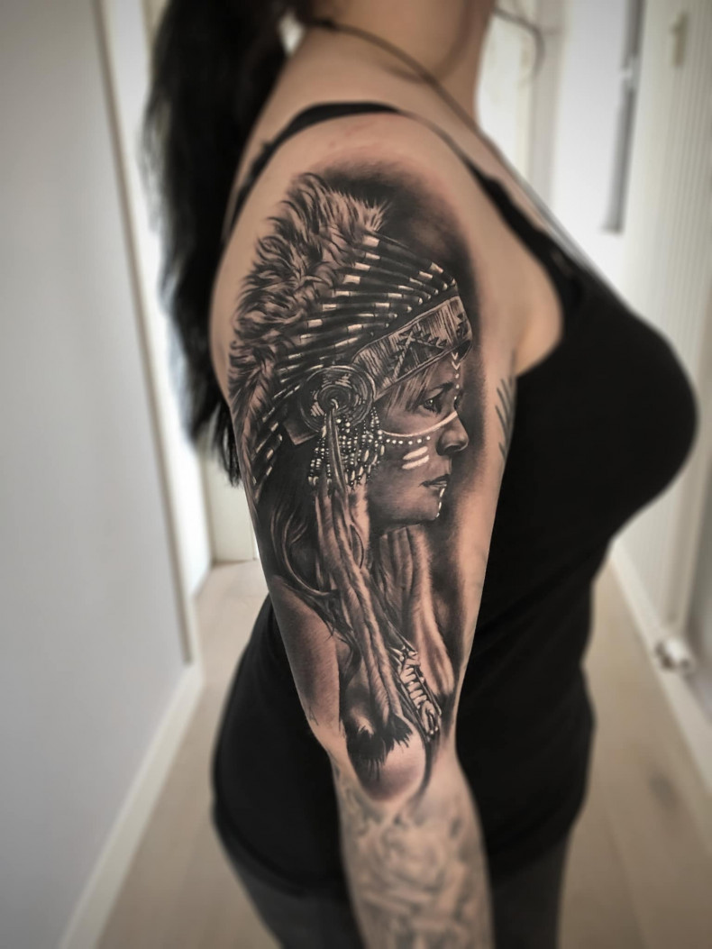 Frauen indisch Schulter, photo - Tattoo-Studio Youngart Tattoo