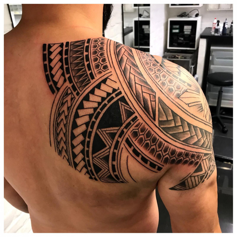 Männer Schulter polynesisch, photo - Tattoo-Studio Tattau