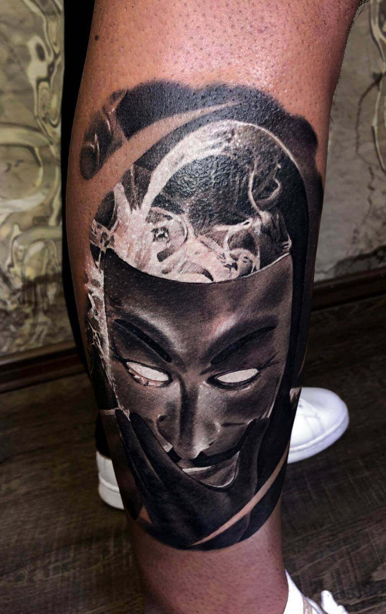 Männer maske Bein, photo - Tattoo-Studio World Of Ink
