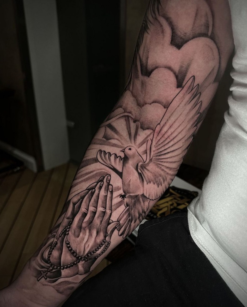 Männer Arm Taube, photo - Tattoo-Studio Keep It Real