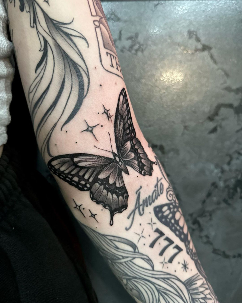 Arm schmetterling, photo - Tattoo-Studio Devilish Cologne