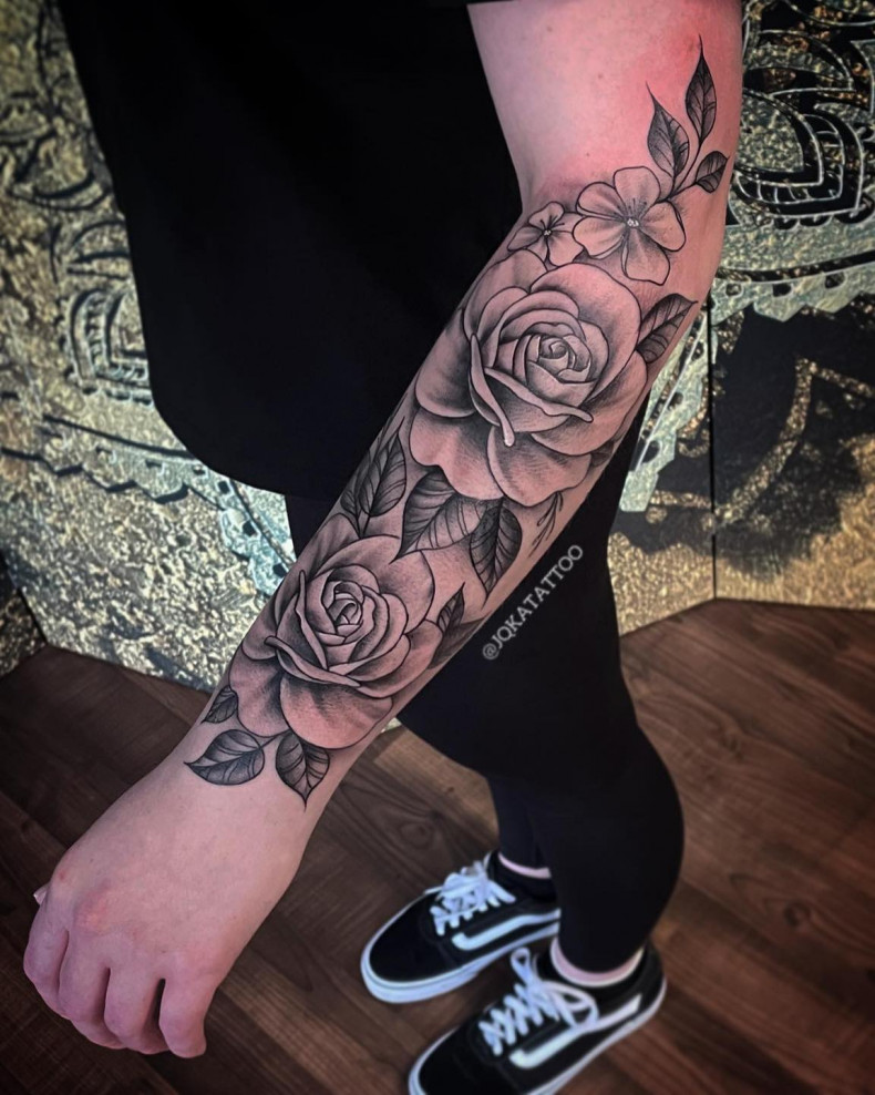 Frauen Arm Rosen, photo - Tattoo-Studio Tattoo by JQKA