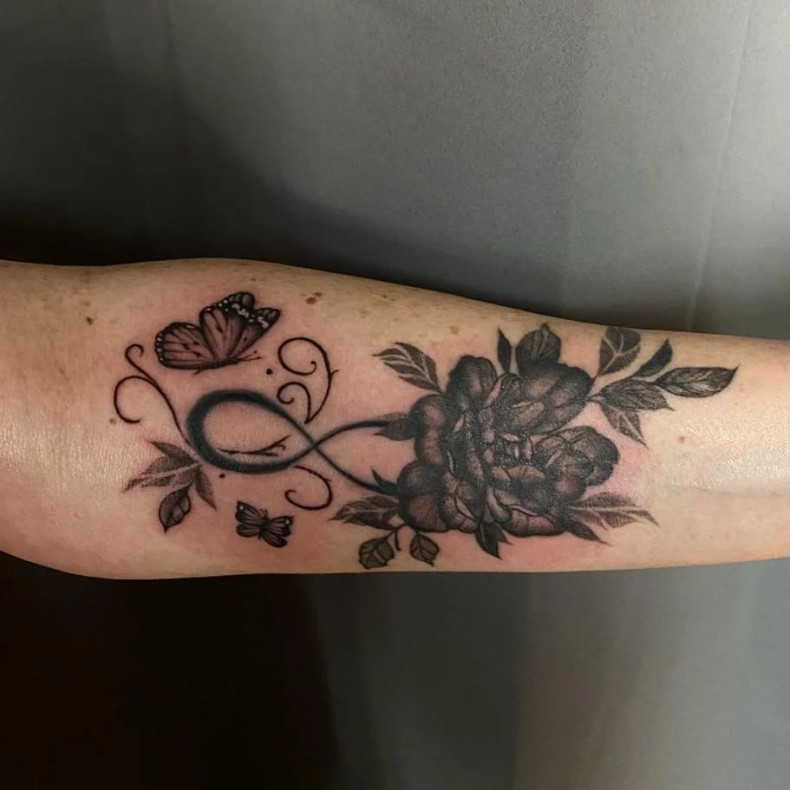 Frauen Unendlichkeitszeichen Unterarm, photo - Tattoo-Studio Mamas Liebling