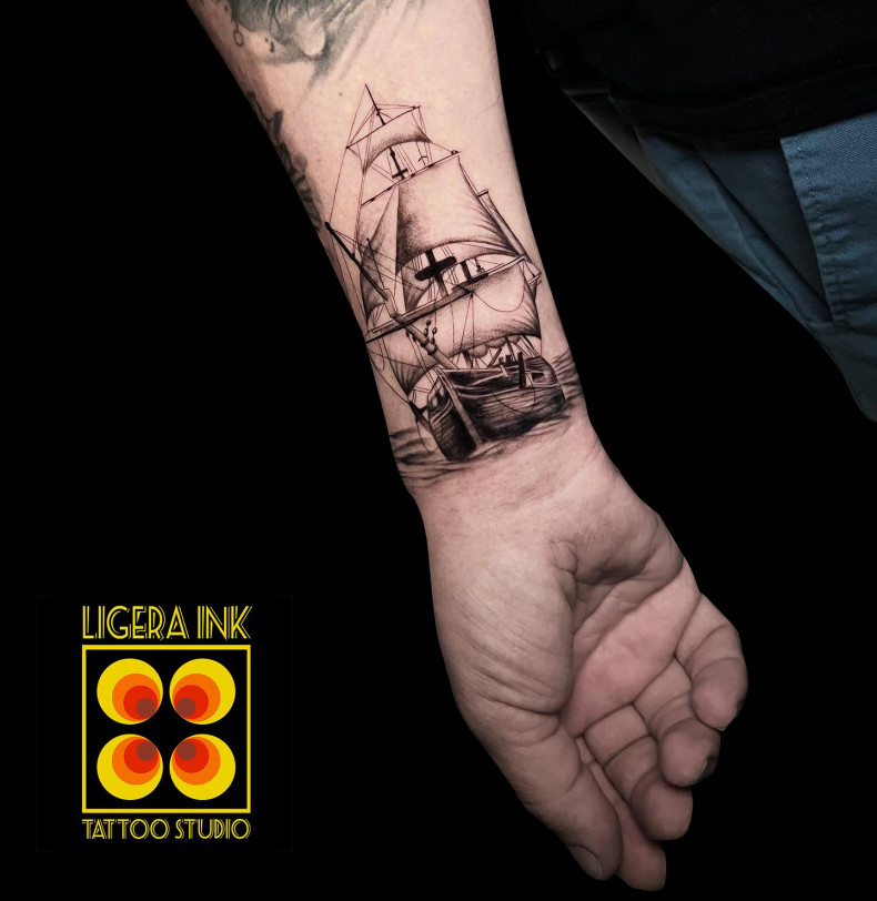 Men ship wrist, photo - Tattoo Studio Ligera Ink.