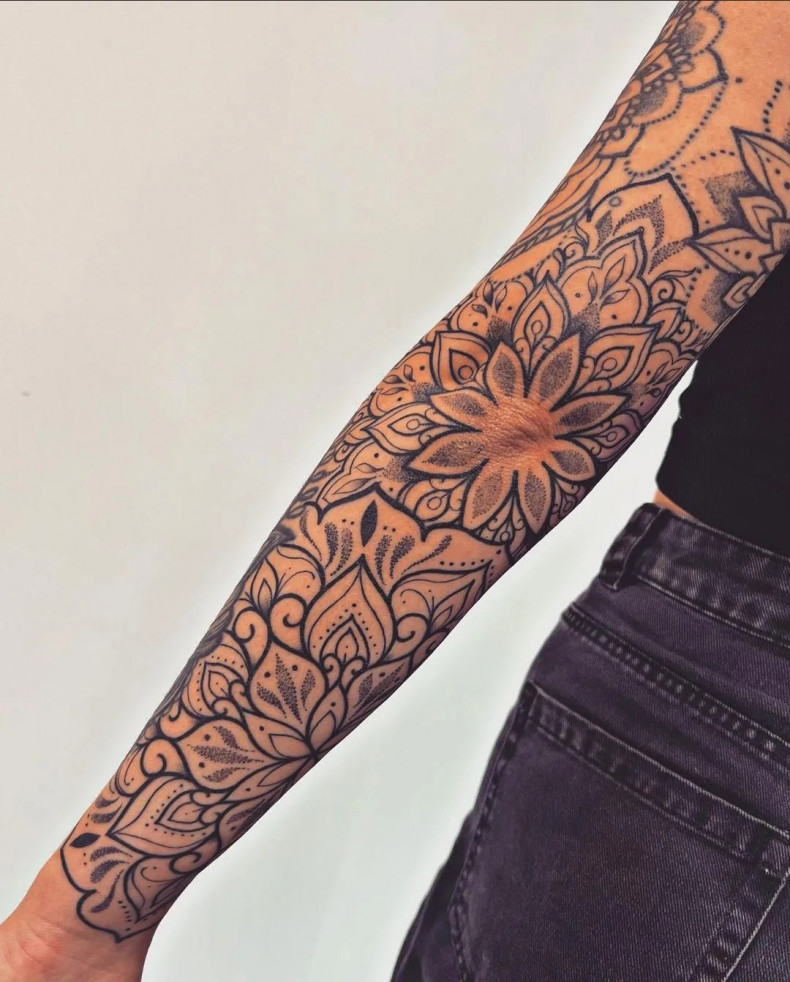 Women sleeve, photo - Tattoo Studio Tattoo Parlour