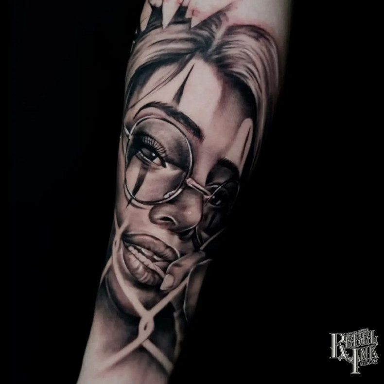 Men arm woman face, photo - Tattoo Studio Rebel Ink