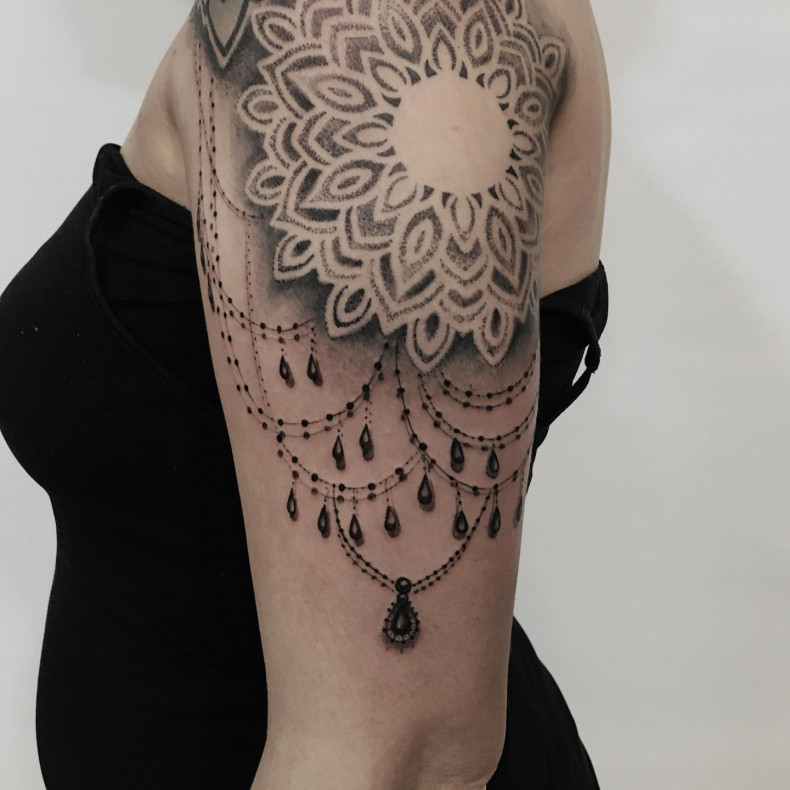 Women lace mandala, photo - Tattoo Studio Quetzal Tatoo