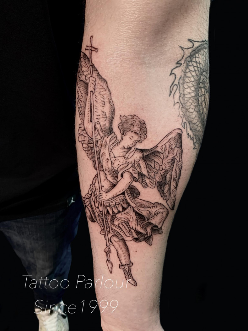 Mężczyźni ramię anioł, photo - Studio tatuażu Tattoo Parlour