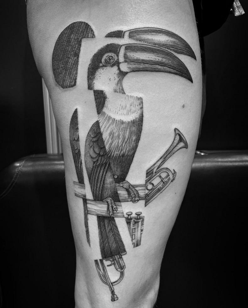 Abstrakte Vogel Tukan, photo - Tattoo-Studio Wallace Tattoo