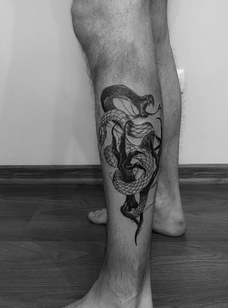 Men snake leg, photo - Tattoo Master Єлизавета Білик