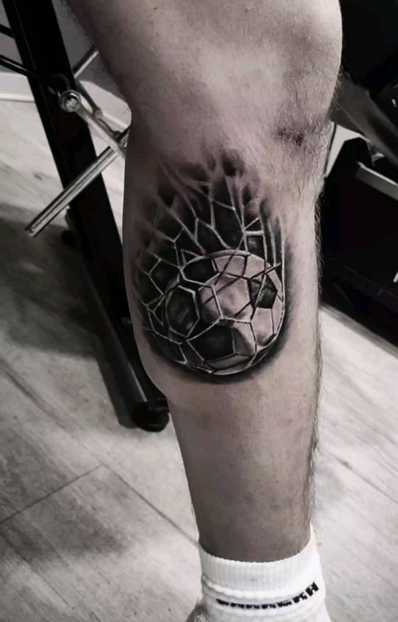 Men leg football, photo - Tattoo Master Flavio Atzeni