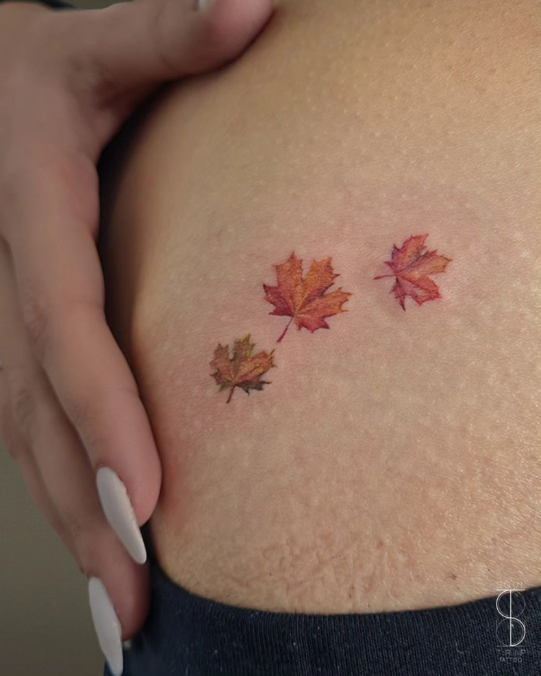 Leaf small mini, photo - Tattoo Master Amira Saad