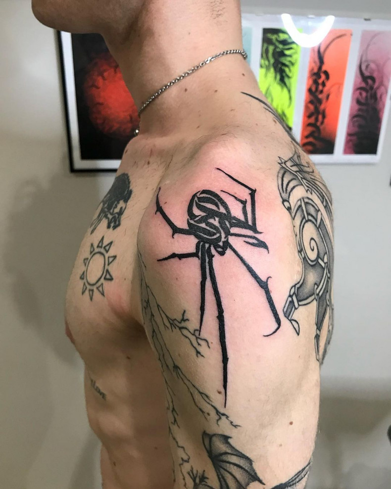 Men shoulder spider, photo - Tattoo Studio Mr. Jack