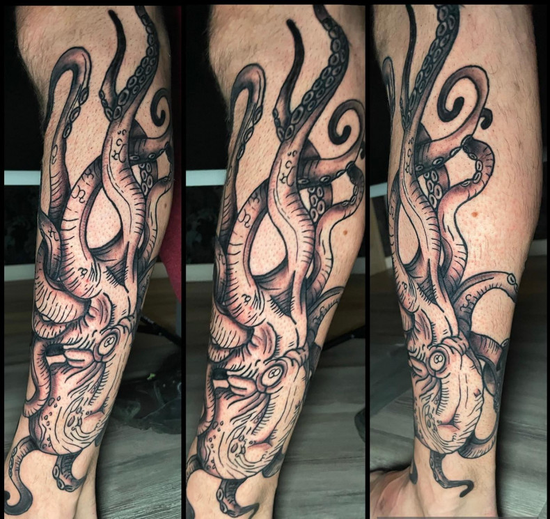 Men leg octopus, photo - Tattoo Studio Pepp'ink