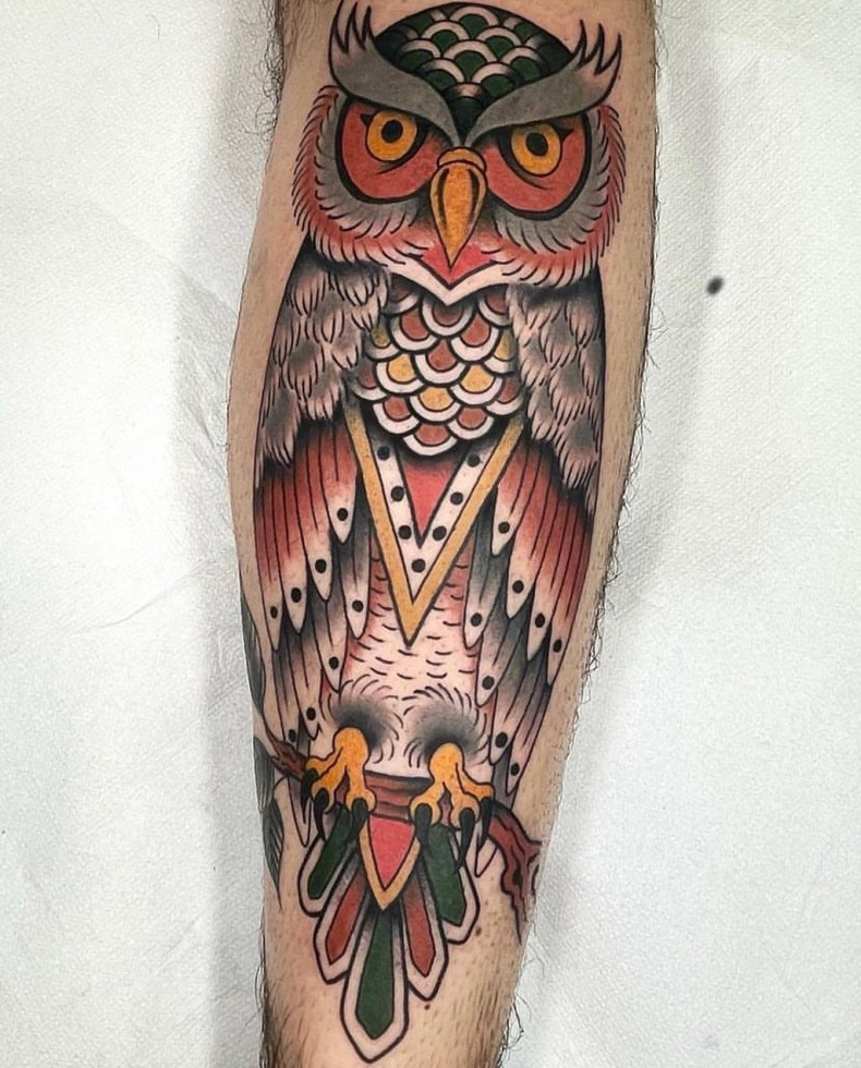 Men leg owl, photo - Tattoo Studio Electric Wizard