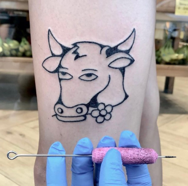 Männer Stier Bein, photo - Tattoo-Studio Horror Vacui