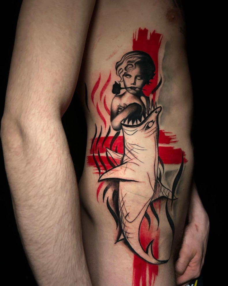 Mężczyźni rekin na boku, photo - Studio tatuażu Underskin Tattoo