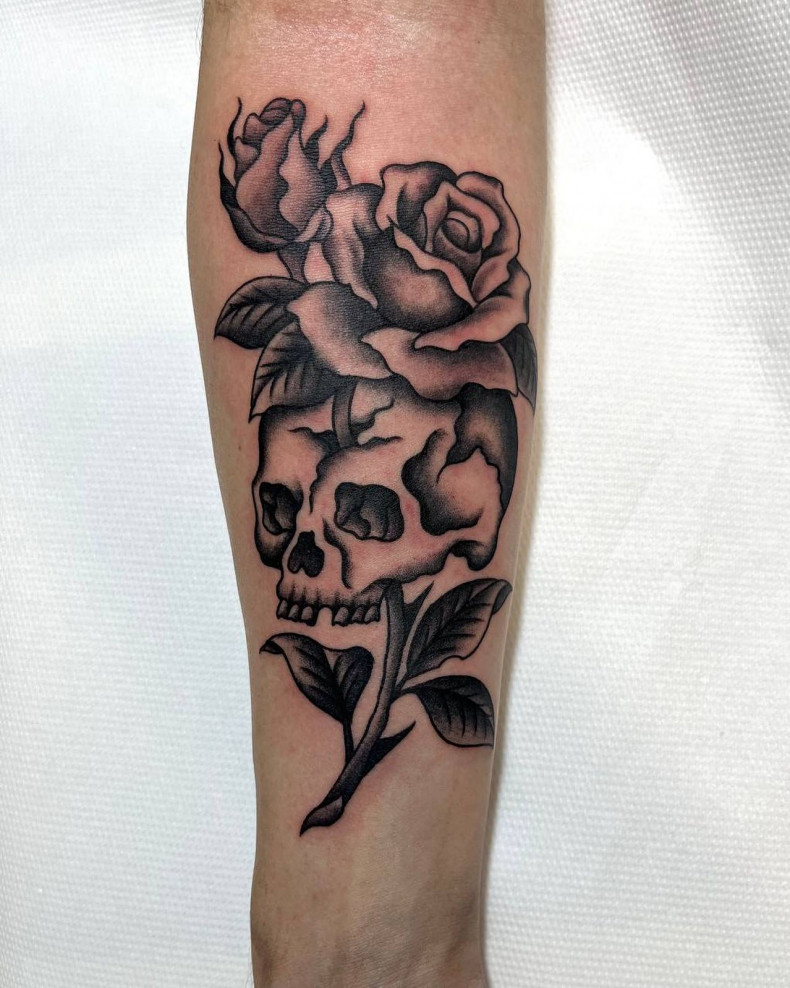 Arm rose skull, photo - Tattoo Studio Hobo Tattoo Gallery