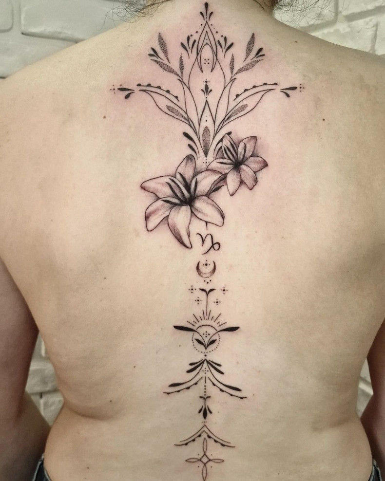 Women lily back, photo - Tattoo Master Sonya Gilli