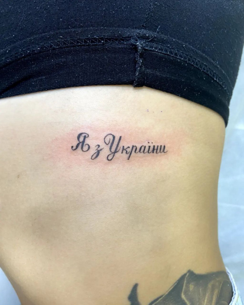 Seiten schriftzug wörter, photo - Tattoo-Meister Oksana Marinova