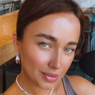 Manicurist Alina Haifa,