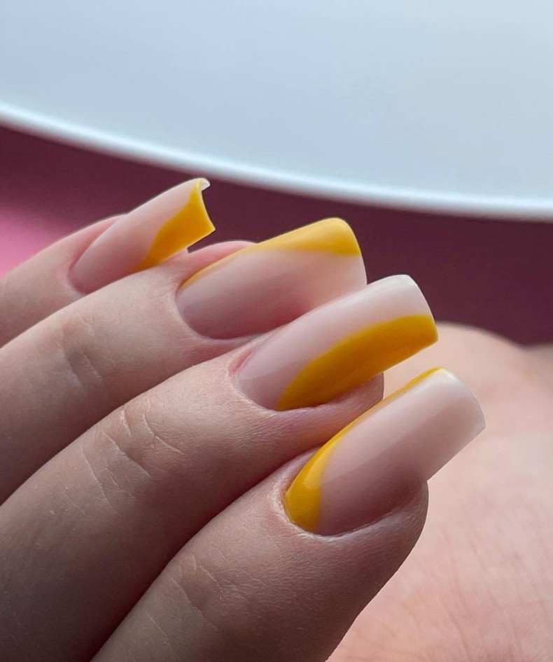 Beige eckige orange, photo - Maniküre Lena Sinkevich