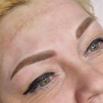 Перманентный макияж бровей 