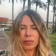 Manicurist Nataly Holon,