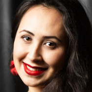 Photographer Alisa Holon,