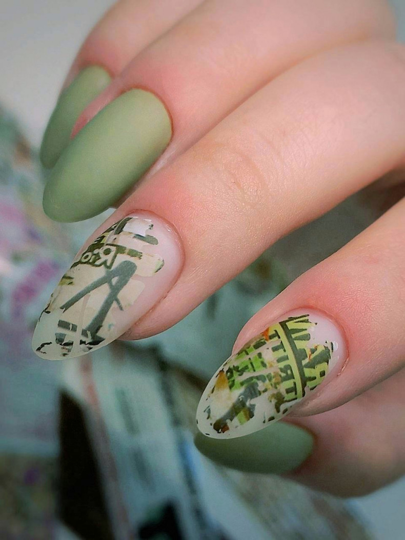 Матовый зеленый с наклейками, photo - Мастер маникюра Ольга