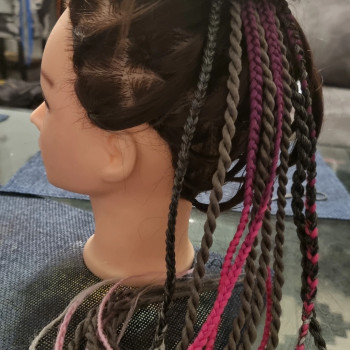 Афрорезинка 50zł
Возможны различные цвета и структура кос.