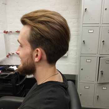 Окрашивание
                    Specjalista w strzyżeniu damskim i męskim Варвара Тихонова Saint Petersburg