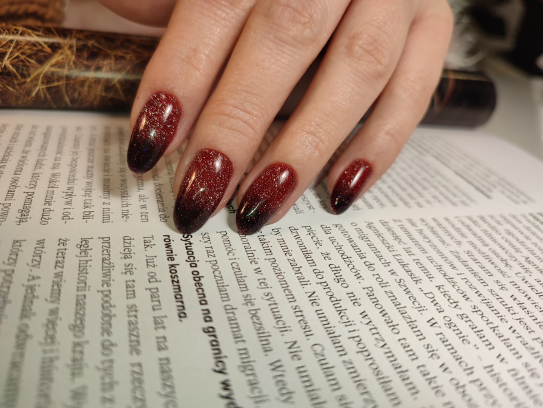 Rote glitter ombre, photo - Maniküre Svitlana Stakhurska