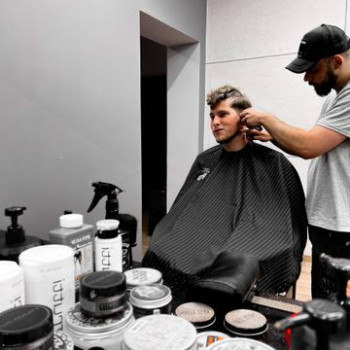 Dziewczyna z Brzytwą, Познань Фото - 5