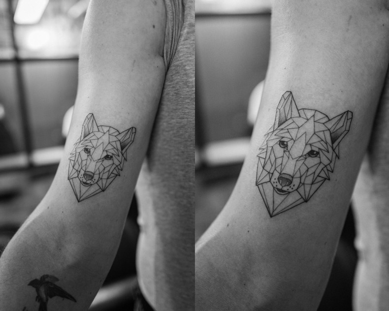 Wolf arm geometric, photo - Tattoo Studio Juniorink