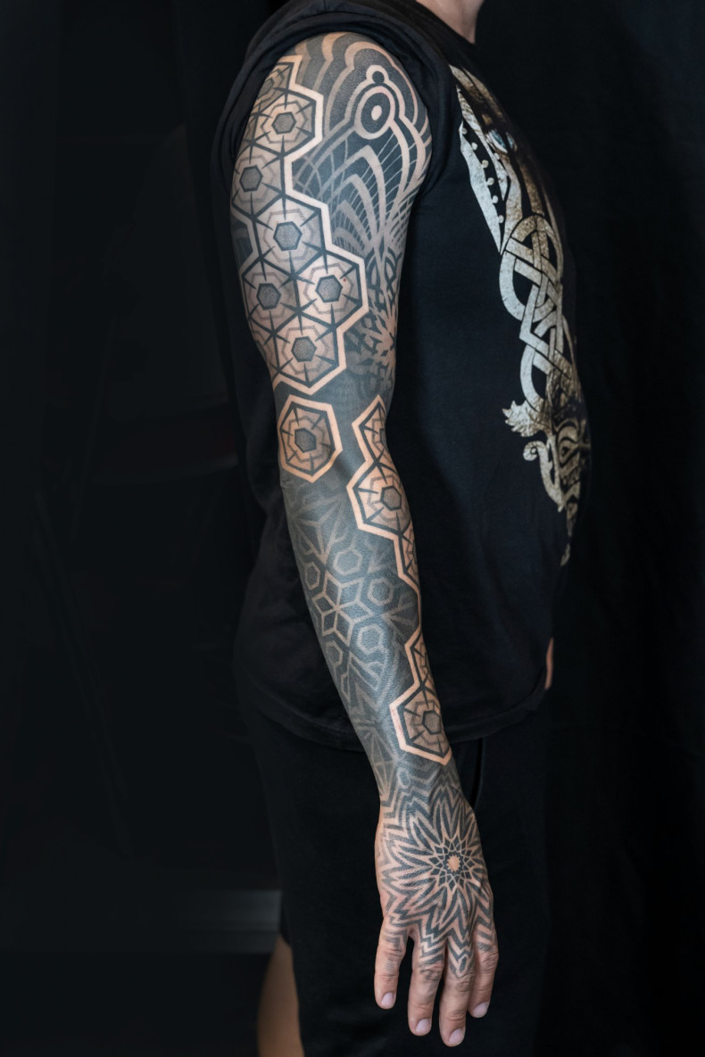 Mężczyźni blackwork mandala, photo - Studio tatuażu Mad Krolik