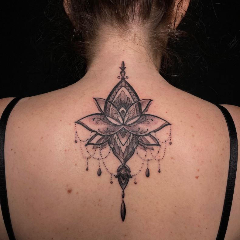 Women lotus flower back, photo - Tattoo Studio Art Force