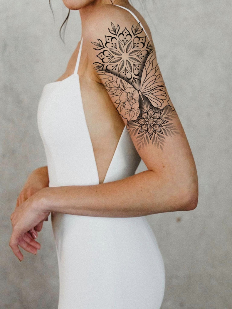 Damski motyl mandala, photo - Studio tatuażu Panda Tattoo