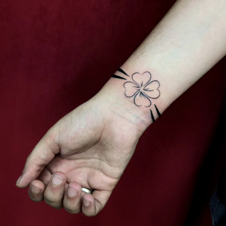 Bracelet clover hand, photo - Tattoo Studio Black Devil