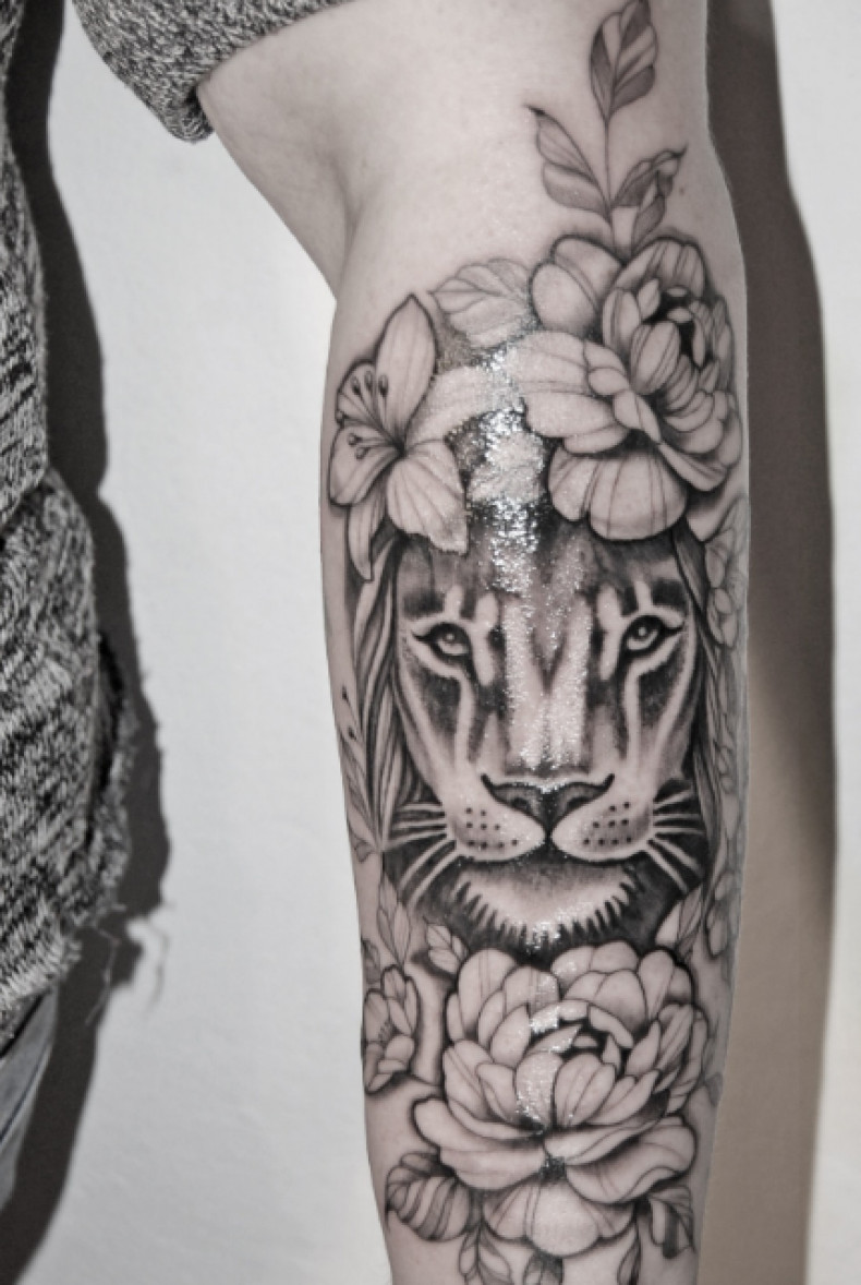 Arm lion floral, photo - Tattoo Studio Tusz Pod Skórą