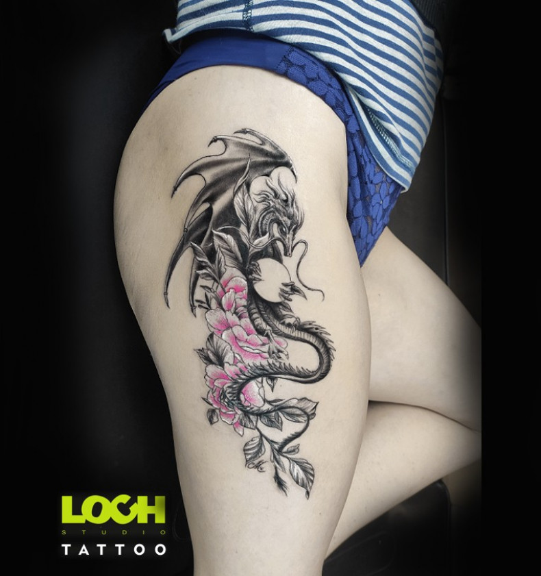 Frauen Drache Oberschenkel, photo - Tattoo-Studio Loch