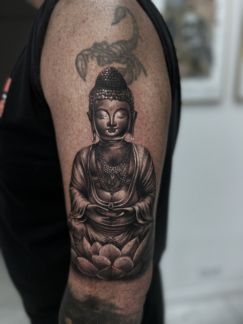 Mężczyźni ramię Budda, photo - Tatuażysta Kseniya