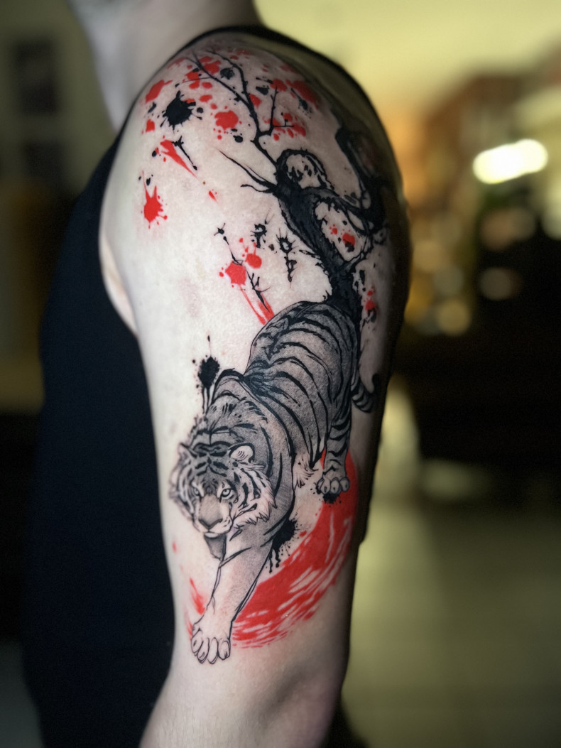 Männer Schulter Tiger, photo - Tattoo-Meister Kseniya