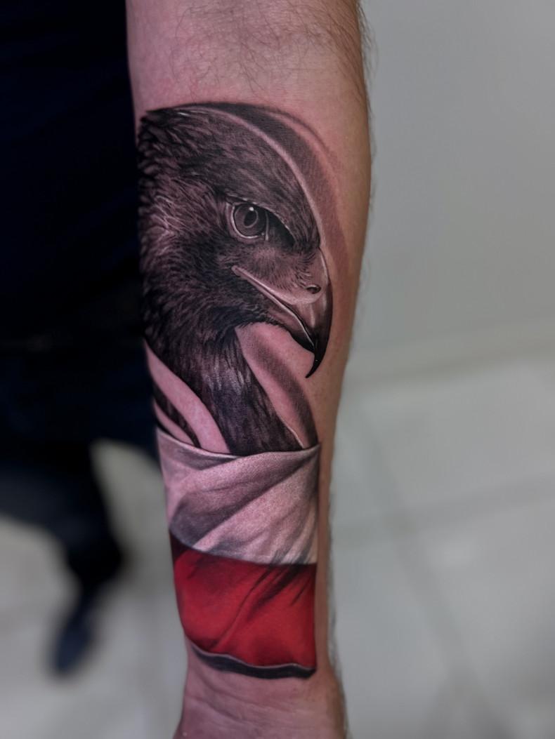 Men bird hawk, photo - Tattoo Master Kseniya