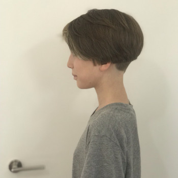 Стрижка средне-короткая женская