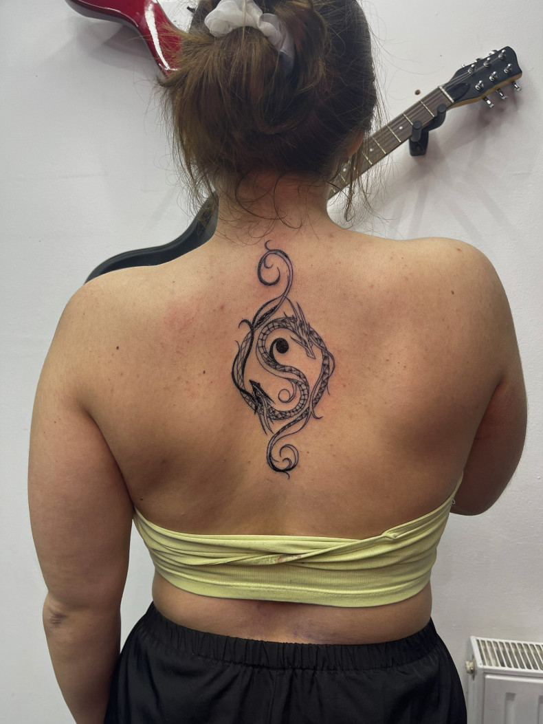 Women snake back, photo - Tattoo Master Julia Bohdalova